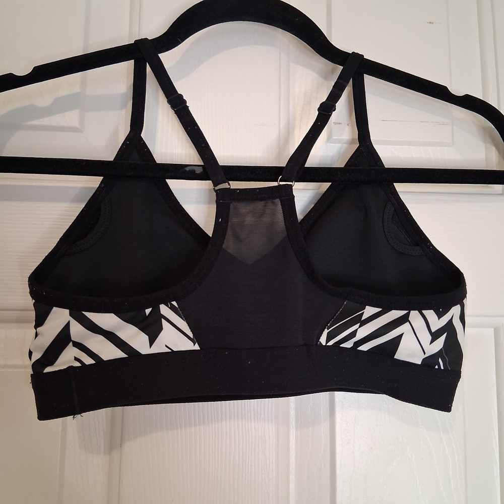 Nike Dri-FIT Black White Chevron Print Sports Bra Small – Activewear, Gym Core - Picture 2 of 8